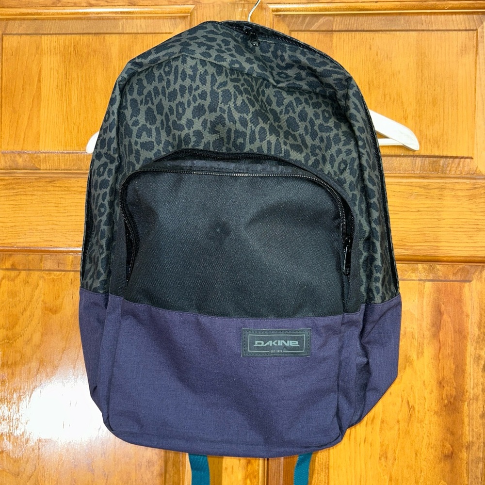 Dankine Capital Wild side Black/Purple/Animal Print padded 2 Zip -EUC